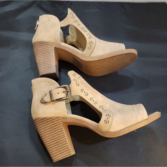 BRAND NEW JELLYPOP CUT-OUT DESIGN BLOCK HEEL BOOTIE - Picture 8 of 15